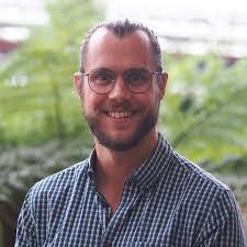 Robert Flinders's Instagram, Twitter & Facebook