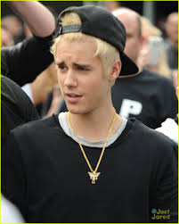 Justin Bieber S Bleached Blonde Hair Is Back Do You Like It Justin Bieber Justin Bieber Blonde Justin Bieber 2015