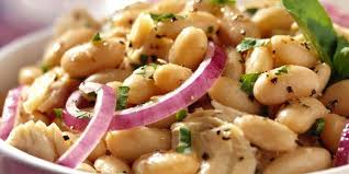 In un recipiente mettere i fagioli, il tonno sminuzzato, la cipolla tagliata a fettine. Insalata Di Fagioli Come Fare E Le Migliori Ricette Facili E Veloci