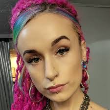 Angelina Griggs's Instagram, Twitter & Facebook