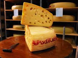 It ranges from smooth and. L Emmental Un Gruyere Pas Comme Les Autres Venez Decouvrir