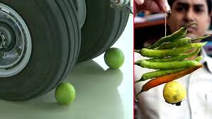 In india, it is a common sight of hanging lemon (nimbu) tied along with seven chilies (mirchi) at the entrance of a door, inside of our cars, or at the back of any vehicle. Rafale à¤• à¤ªà¤¹ à¤¯ à¤• à¤†à¤— à¤¨ à¤¬ à¤¯ à¤Ÿ à¤Ÿà¤• à¤µ à¤¶ à¤µ à¤¸ à¤¯ à¤… à¤§à¤µ à¤¶ à¤µ à¤¸ à¤¹ Nimboo Mirchi Totka History Significance And Scientific Reason Rafale Shastra Puja Rajnath Singh