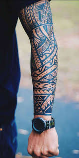 Le chanteur maxim nucci alias yodelice à ses débuts avec l'un de ses premiers tatouages. Tatouage Homme Vacances Guide Voyage