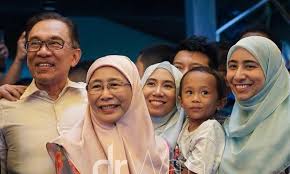 Raja ahmad shahrir iskandar raja salim b.1979: Jom Kenali Anak Anwar Ibrahim Latar Belakang Keluarga Politik Ikonik Di Malaysia