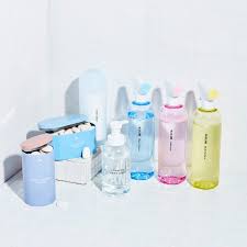 Liquid hand soap brand softsoap is setting itself apart by providing foaming hand soap tablets, a refill option in tablet form to reduce plastic bottle waste. Effective Natural Eco Friendly Reusable Cleaning Products Blueland