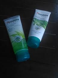 Memenuhi permintaan review produk drugstore, aku buat review produk himalaya herbals! Review Himalaya Purifying Neem Face Wash Dan Purifying Neem Scrub Rosa Bercerita