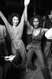 Cantores De Funk Dos Anos 80 Disco Mantem Alguns Aspectos Do Funk A Disco Mostra Um Pouco De Choque E Rebeldia Do Funk Mulher Vintage Anos 70 Looks