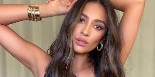 Expensive Brunette Fall 2022 Beauty Trends