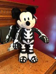 Pin By Tiffiny Tyler On Disney Greeter Mickey Mouse Halloween Disney Halloween Mickey Mouse