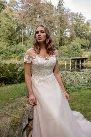 Check spelling or type a new query. Pin Auf Brautkleider In Plus Size Und Umstandsmode