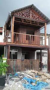 Terkadang memilih cat rumah kayu menjadikan anda bingung untuk menentukan warna terbaik yang mana. Pembinaan Porch Kayu Utk Rumah Teres 2 Tukang Kayu Utara