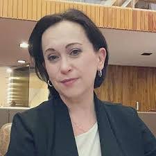 Felicity Hall's Instagram, Twitter & Facebook