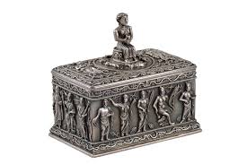 Nu vom şti niciodată cu precizie din ce era compus tezaurul, dar din ceea ce au. Obiectul Lunii Noiembrie Caseta Muzeul National Peles Facebook