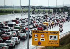 Od 24 czerwca obowiązuje nowy sposób opłaty za przejazd na płatnych drogach krajowych i autostradach. Nowe Oplaty Na A2 Ile Trzeba Placic Za Przejazd Czym Jest System E Toll Natemat Pl