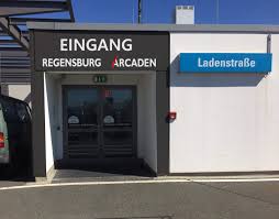 Treppenhausgestaltung In Den Regensburg Arcaden Digitaler Entwurf Des Eingangsbereichs Des Treppenhauses Treppe Haus Treppenhausgestaltung Haus