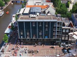 Il museo aprì il 3 maggio del 1960 e negli anni ottanta venne costruito un enorme centro per i visitatori. Anne Frank House Wikidata