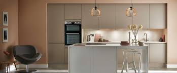 Breval Cachemire Mat Howdens Cuisines En 2020 Poignee Cuisine Interieur De Cuisine Choses De Cuisine