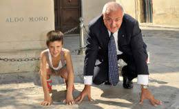 Iscrittosi a ragioneria dopo le scuole medie, sin da adolescente mette in mostra doti notevoli in campo atletico, soprattutto nella corsa. Mennea La Freccia Del Sud