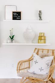 It's defined by heavy wooden furniture, muted color palettes and beautiful decorations and touches that will help you transform your design your own farmhouse paradise with these 20 best farmhouse living room decor ideas. Boho Farmhouse Spring Decorating Ideas Modern Glam