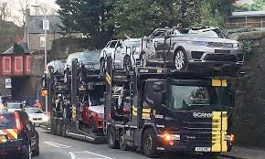 Brand New Range Rovers And Jaguar 4x4 Roofs Torn Off After Lorry Crash Daily Mail Online