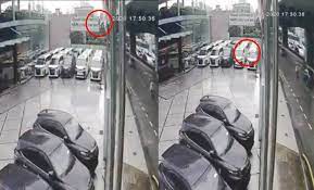 Maybe you would like to learn more about one of these? Kanak Kanak Tercampak Dari Kenderaan Terhumban Bawah Jejambat