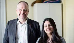 I det nionde avsnittet samtalar jonas sjöstedt med markus mattila och jens kuivaniemi om arbetsrätten. Nooshi Dadgodstar Ny Vice Ordforande I Vansterpartiet Fastighetstidningen