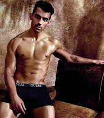 With a great fit and unique style, the denim range by calvin klein has always been a classic choice. Retirarse Salvar Reunion Jonas Brothers Calvin Klein Emocional Ajedrez Para Agregar