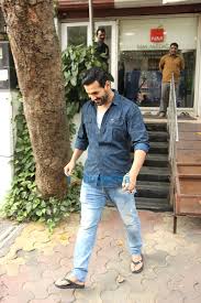 John Abraham Spotted At Nm Medical In Bandra John Abraham Images Bollywood Hungama Bandra has always been a happening place. john abraham spotted at nm medical in