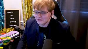 Carson was also embroiled in a scandal over sexting and faking his relationships. Youtuber Streamer Callmecarson Accused Of Grooming Underage Fans By Fellow Gamers Perez Hilton