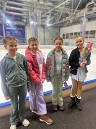 Ifm nasjonalt kunstløpstevne i Jar Ishall i helgen, hadde TSK 4 debutanter  i klasse Cubs u/13 år der resultatet ble følgende: 17) Aimee Ness🌹med  17.74 poneg 22) Eva Agnes Malvik🌹med 16.08 poeng