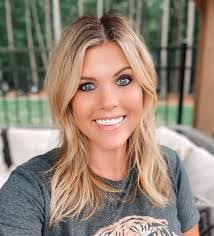 Jenny Houk's Instagram, Twitter & Facebook