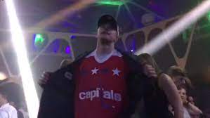 Dva měsíce utekly ode dne, kdy jakub vrána představil stanley cup v pražských letňanech a potom s ním štrádoval přes. Caps Forward Jakub Vrana Surprisingly Doesn T Really Remember Much Celebrating The Stanley Cup Article Bardown