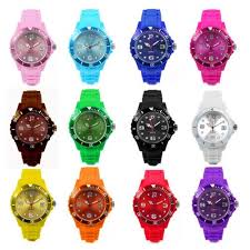 Avec ses couleurs acidulées, et son excellent rapport qualité prix, la montre swatch a conquis la planète ! Montre Swatch Ado Garcon