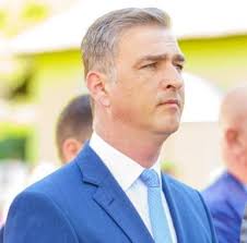 La mulți și binecuvântați ani dlui Teofil Cioarba, prefect al județului  Bistrița-Năsăud!