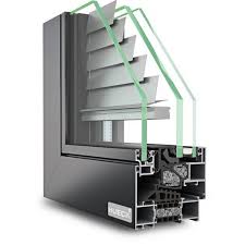 Hueck Lambda 100 Innenliegender Sonnenschutz Schmale Ansichten Der Blend Und Flugelrahmenkombination Variable Fenstergestaltung Fenster Aluminium Fenster