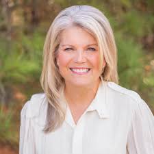 Leah Lindsey Thomson updated her profile picture.