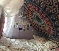 Deko Inspiration Himmelbett Oase Mit Pfauenfeder Mandala In Orange Und Turkis Auf Blauem Tuch Zum Traumen U Dorm Room Decor Diy Bedroom Decor Dorm Room Decor