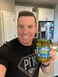 𝖠𝖽𝗏𝗂𝖼𝖾 𝖿𝗋𝗈𝗆 𝖺 𝗉𝗂𝖼𝗄𝗅𝖾: 𝖫𝗂𝖿𝖾 𝖼𝖺𝗇 𝖻𝖾 𝗁𝖺𝗋𝖽,  𝖽𝗂𝗅𝗅 𝗐𝗂𝗍𝗁 𝗂𝗍 🥒 #Pickle #Pickles #picklespicklespickles #Dill  #Glitter #glitterart #IridescentArt #IridescentAIArt #Iridescent #artgram  #Sparkle #Glittery #Garden