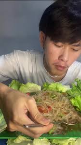 กินตำเส้นแก้วแซ่บๆนำกันครับ