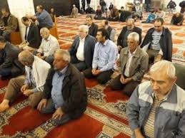 Image result for ‫سردارامین شریعتی....ایستاده ها از چپ به راست:سردار شهید رضا دستواره، سردارعبدالمحمد رئوفی نژاد، سردار شهید احمد سوداگر،‬‎