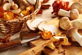 Cómo hacer risotto de calabacín y setas. Preparacion De Ostras O Pleurotus Setas Frescas Surtidas En La Cocina Que Rebana En Una Tabla De Cortar Para La Sana Cocina Vegetariana Otono Fotos Retratos Imagenes Y Fotografia De Archivo Libres