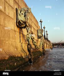 County Hall designed By Ralph Knott, built 1911-33. Detail of horse's head  with mooring chains for shipping Stock Photo