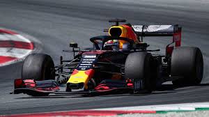 Se acabó lo que se daba en una carrera con amplio protagonismo para los pilotos de menos enjundia (punto para wehrlein y gran tapón de nasr), y en el que la ligera lluvia ayudó a extremar el pilotaje. Verstappen Gana El Gran Premio De Austria Tras Un Apretado Final Sainz Acabo Octavo