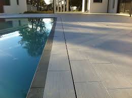 piscine contemporaine portelli terrasse piscine piscine amenagement paysager amenagement piscine