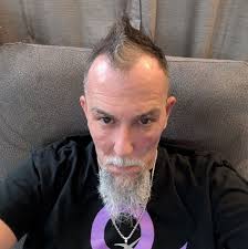 Why does the forklift wait for a full load during flash sales?