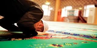 Bu gecede hiç olmazsa bir tesbîh namazı kılınır. Berat Kandilinde 100 Rekat Namaz Nasil Ve Ne Zaman Kilinir Salatul Hayr Namazi Nasil Kilinir