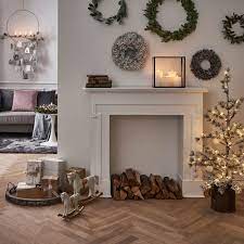 Zunächst brauchen sie eine große vase. Kaminkonsole Weihnachtlich Dekorieren Kaminkonsole Haus Deko Dekoration Wohnung