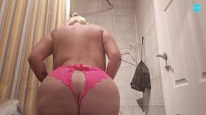 Curvy Sexy MILF Shows Us what Shes got: British Striptease Porn