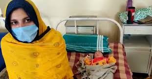 She has set a new record in the book of guinness world record. Turned Away By 3 Bengaluru Hospitals Kerala Woman Delivers Baby In Auto Rickshaw