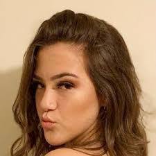 Brenda Lona's Instagram, Twitter & Facebook